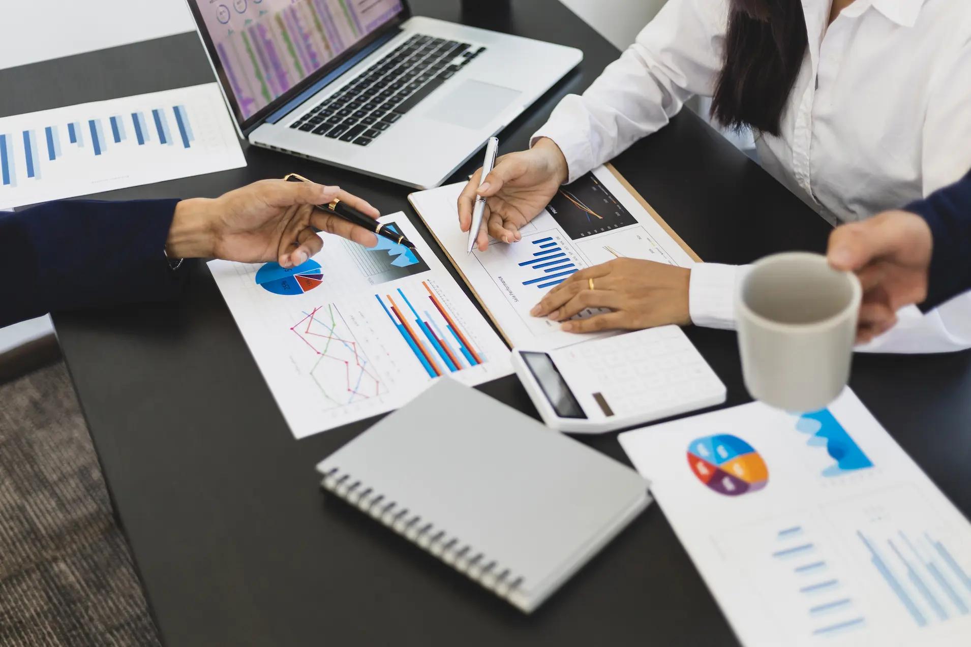 discussing-and-analyze-company-finances-marketing