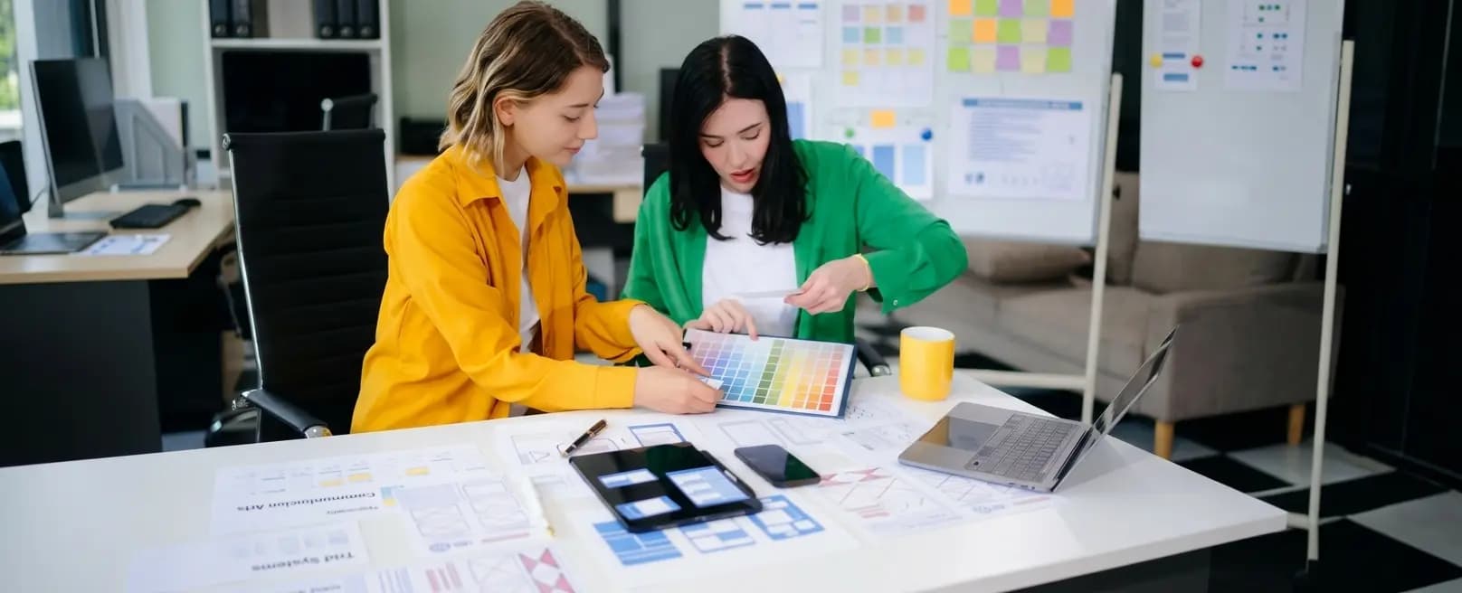 designers-collaborate-on-color-palette